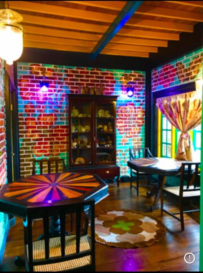 Serendipity Lake Artistic Bungalow By Heidis Home نوفارا إيلِيا المظهر الخارجي الصورة