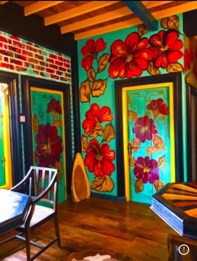 Serendipity Lake Artistic Bungalow By Heidis Home نوفارا إيلِيا المظهر الخارجي الصورة
