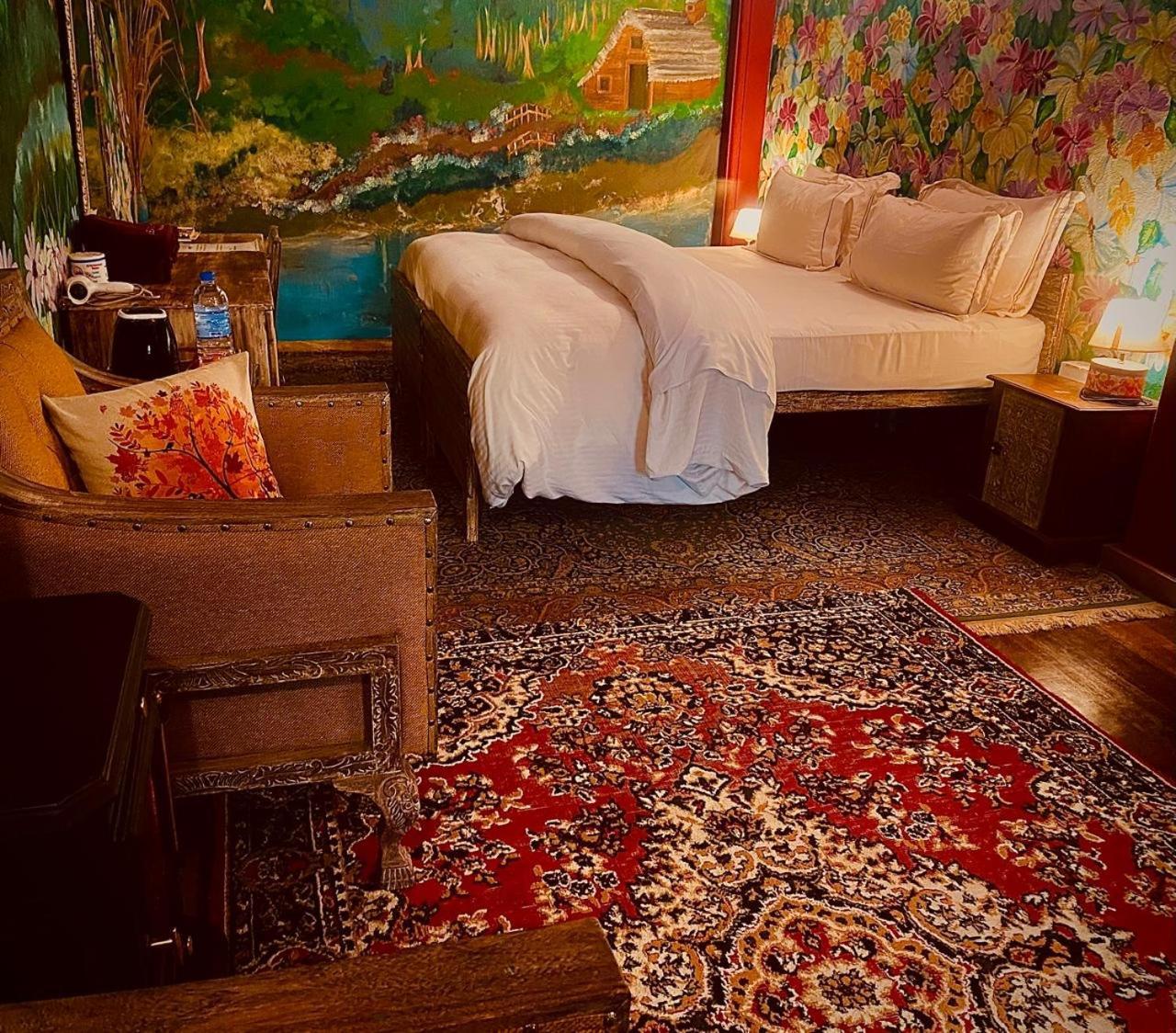 Serendipity Lake Artistic Bungalow By Heidis Home نوفارا إيلِيا المظهر الخارجي الصورة