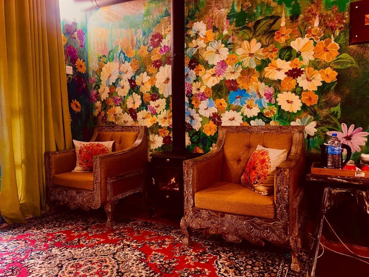 Serendipity Lake Artistic Bungalow By Heidis Home نوفارا إيلِيا المظهر الخارجي الصورة
